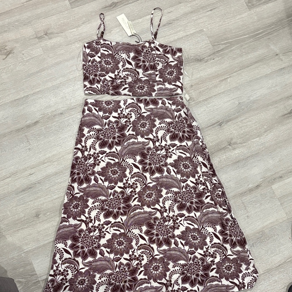 Rachel Zoe Elegant 2 piece Floral linen blend Spaghetti Strap top with skirt